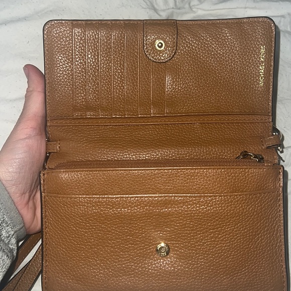 MICHAEL Michael Kors Jet Set Charm Small Phone Crossbody - Picture 3 of 8